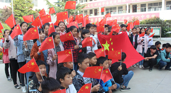 鄲城縣社會(huì)各界開展“中國紅慶國慶”慶?；顒?dòng)