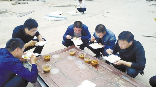 為了“創(chuàng)衛(wèi)”，他們蠻拼的