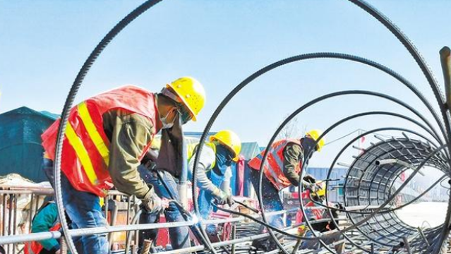 致敬！高溫下的建設(shè)者